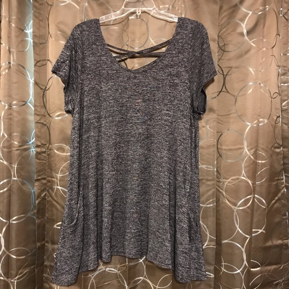 Maurices flowy tunic, cross cross back w/ pockets